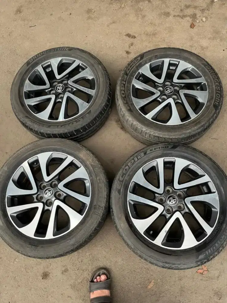 Velg original Toyota Sienta ring 16 pcd 5x100 ban 195/50 R16