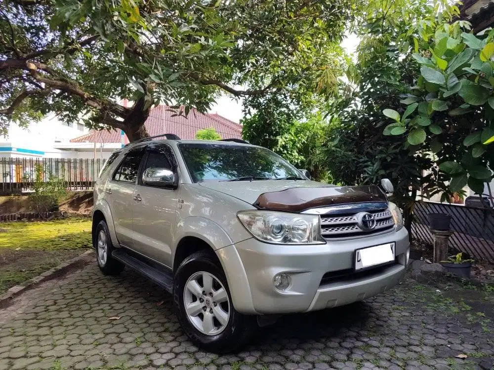 Fortuner G diesel matic 2010 plat L tangan pertama pcd Pajero Innova