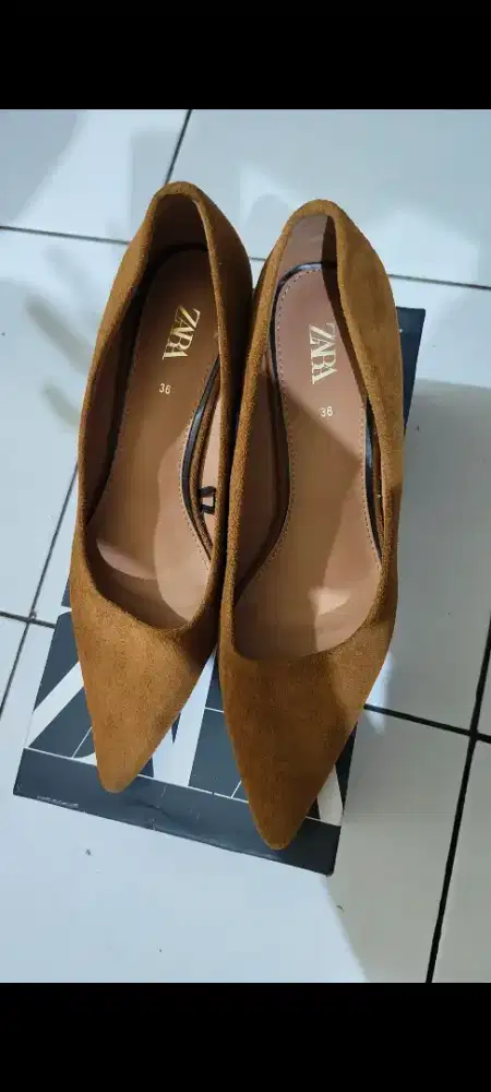 SEPATU HIGH HEELS MERK SECOND LIKE NEW