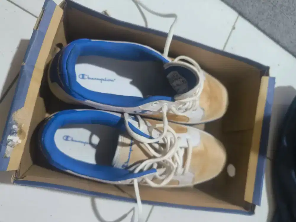 Sepatu merk champion (KW)