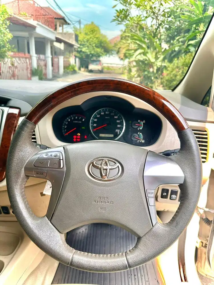 inova v luxury 2015 AT bensin