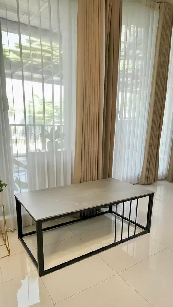 Meja Ruang Tamu ala Informa Motif Marmer Mewah