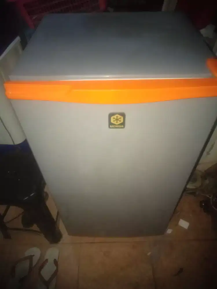 Kulkas 1 pintu UCHIDA normal dingin beku orisinil nego tipis