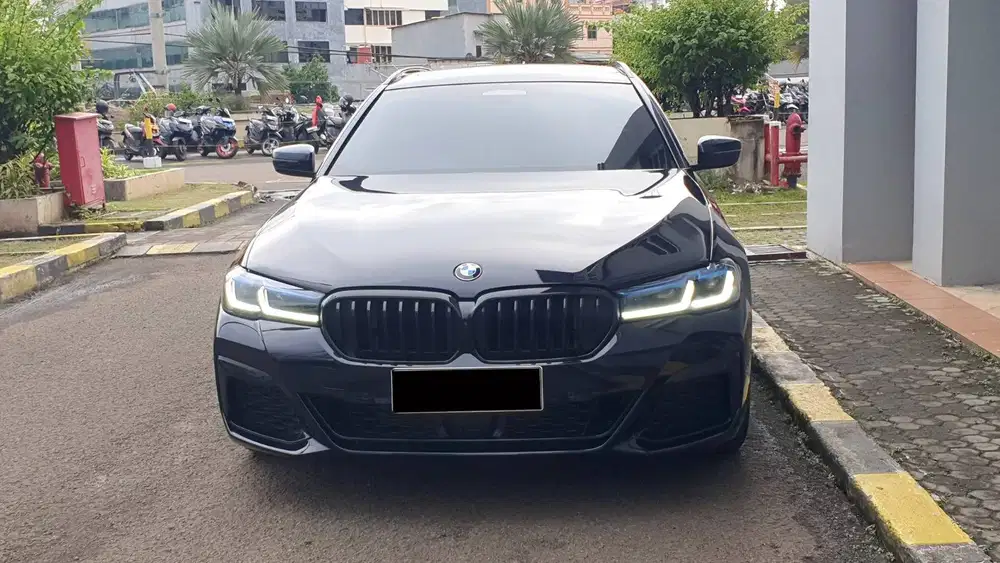 BMW 530i 530 i Touring Wagon M Sport Hitam 2023 Like New Low KM Record