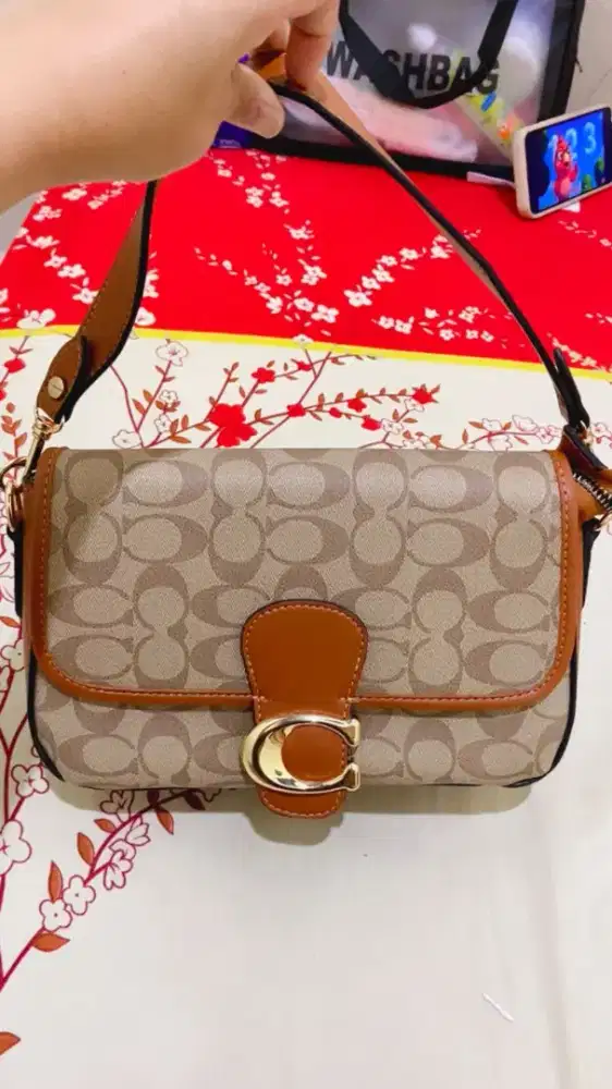 Tas Coach warna cream & coklat muda