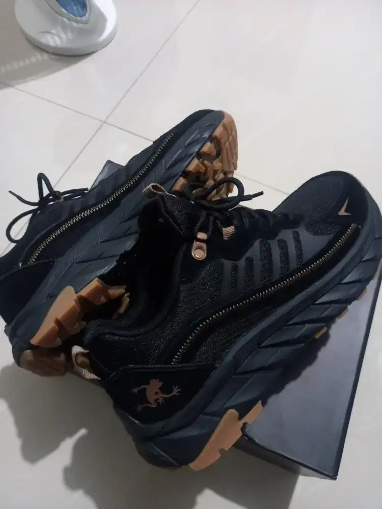 Sepatu Kanky Black Size 42