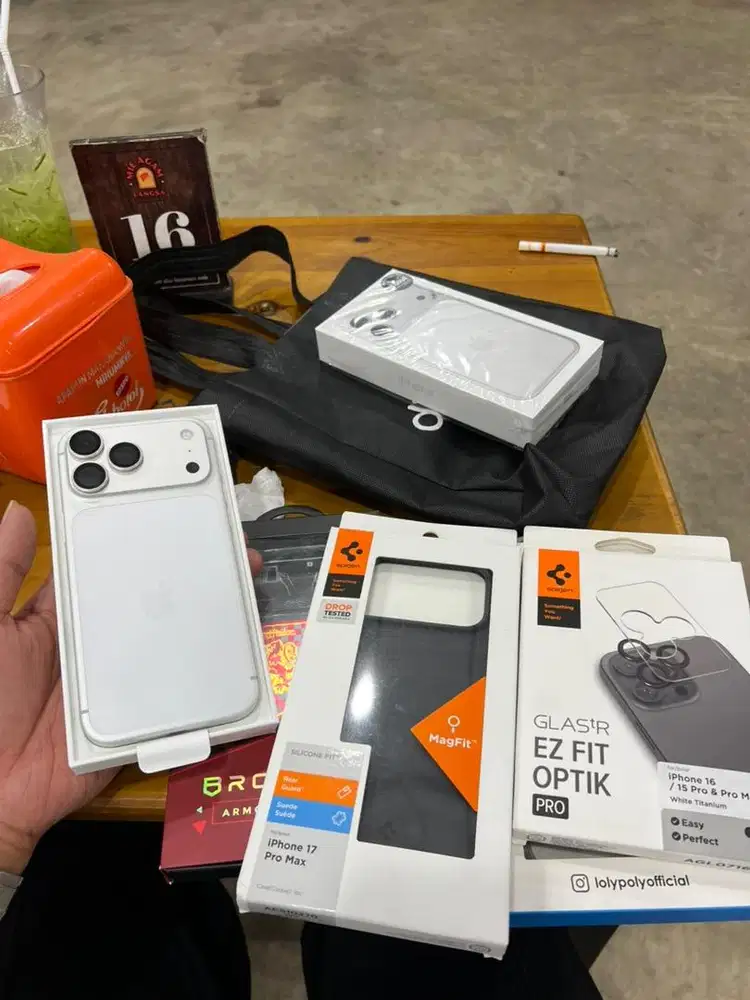 Iphone 17 promax 256 like new