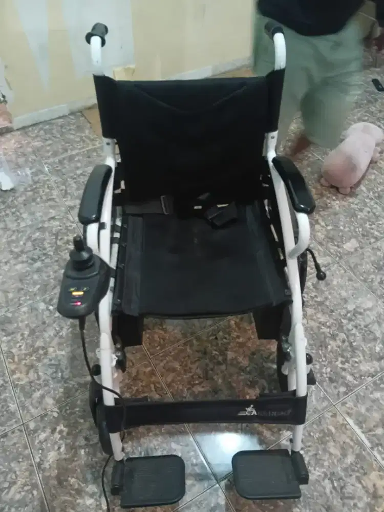 Kursi roda elektrik carendio