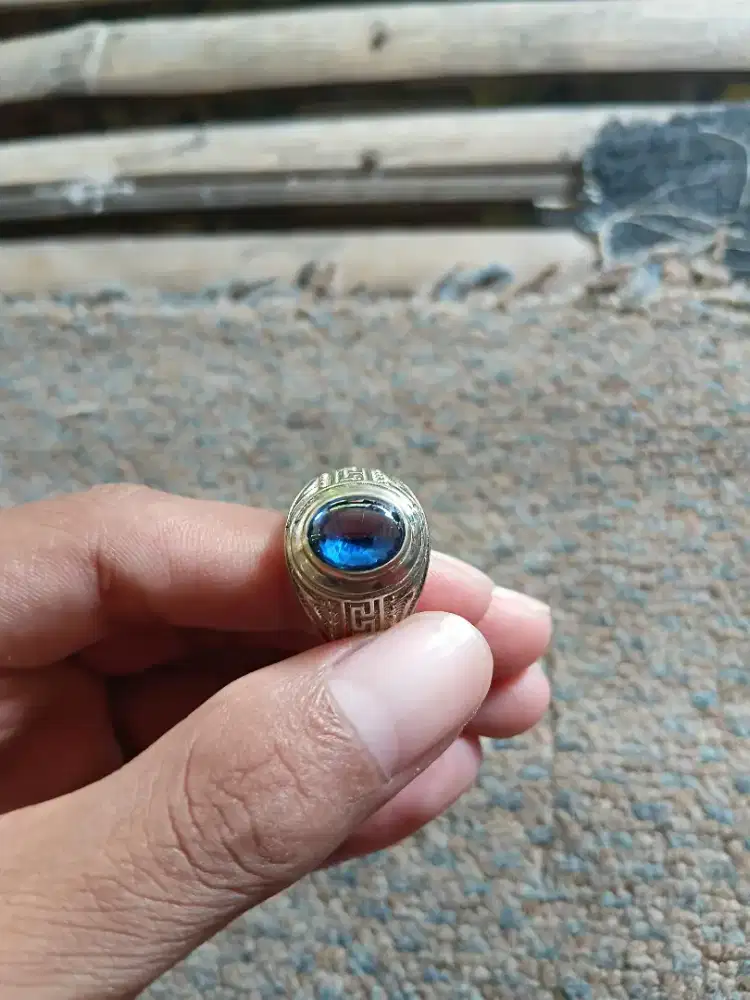 Cincin batu King sapphire asli
