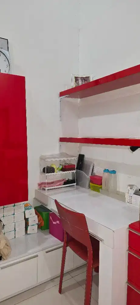 Meja belajar Merah Putih