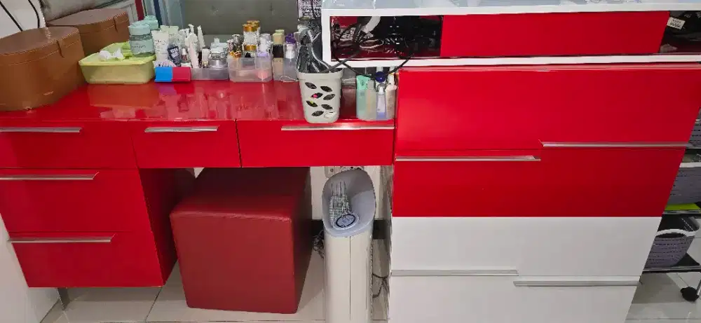 Meja Rias dan Tempat TV plus Laci