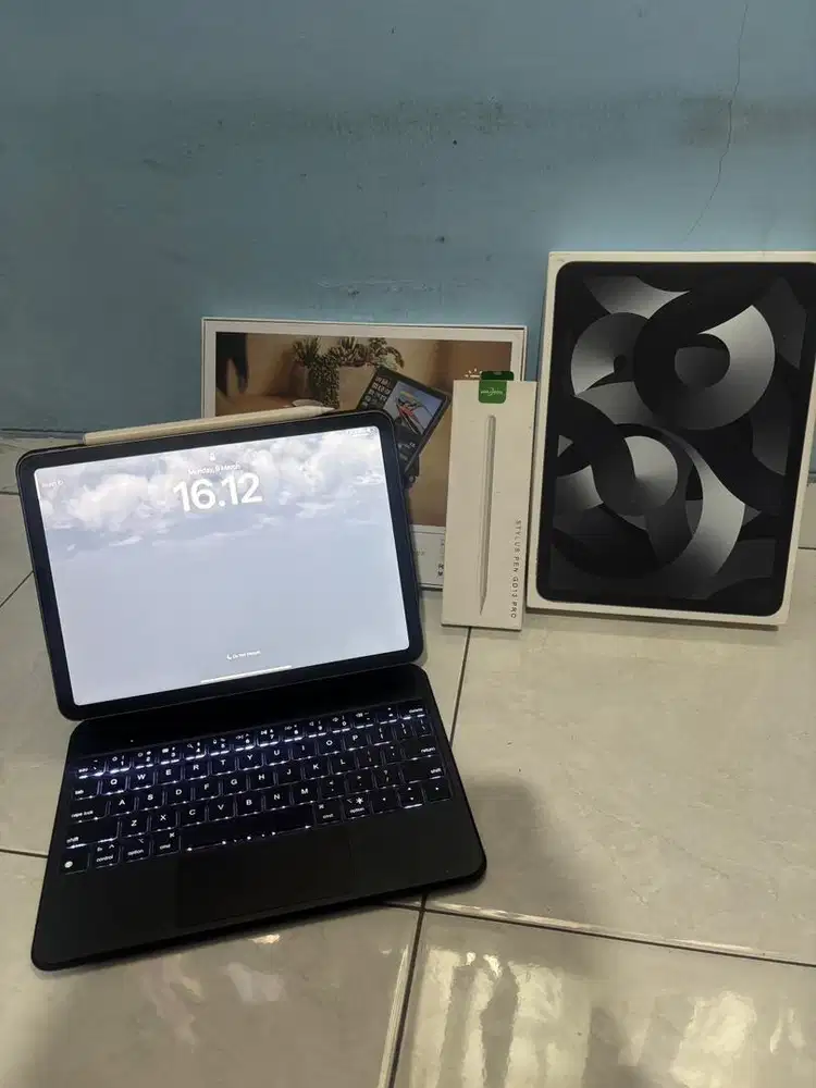 Apple Ipad Air M1 64GB Mulus (Free Pencil dan Keyboard by Goojodoq)