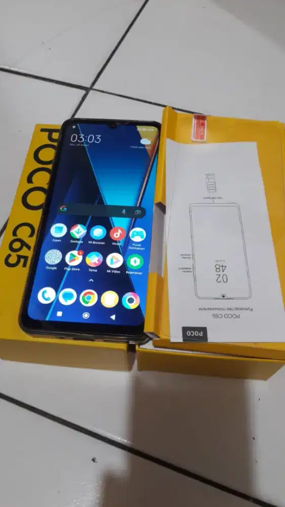 Poco C65 ram 8/256 msh segel fulset BS tt mahar  minus retak 2 helay