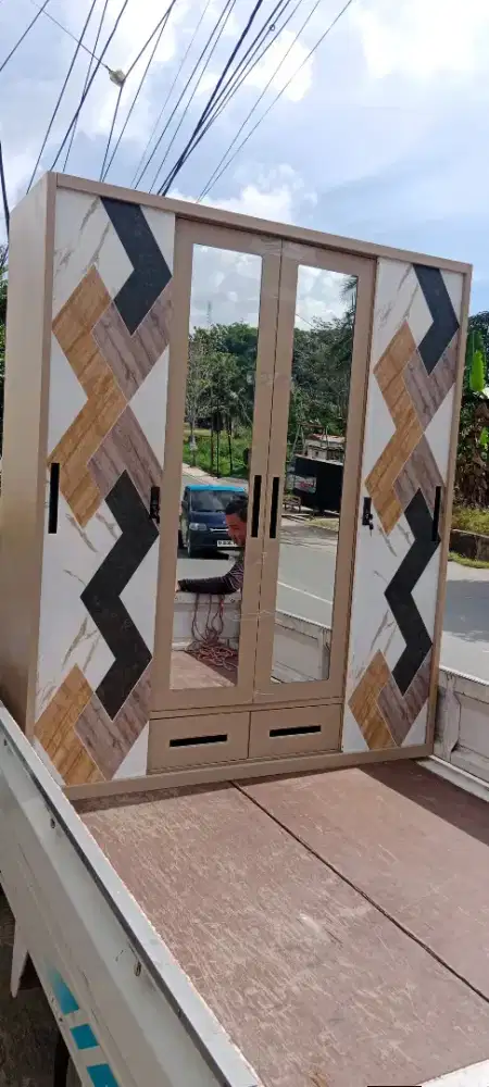 Lemari baju 4 pintu bahan besi plat pintu geser P.160 x T.185cm x L.50