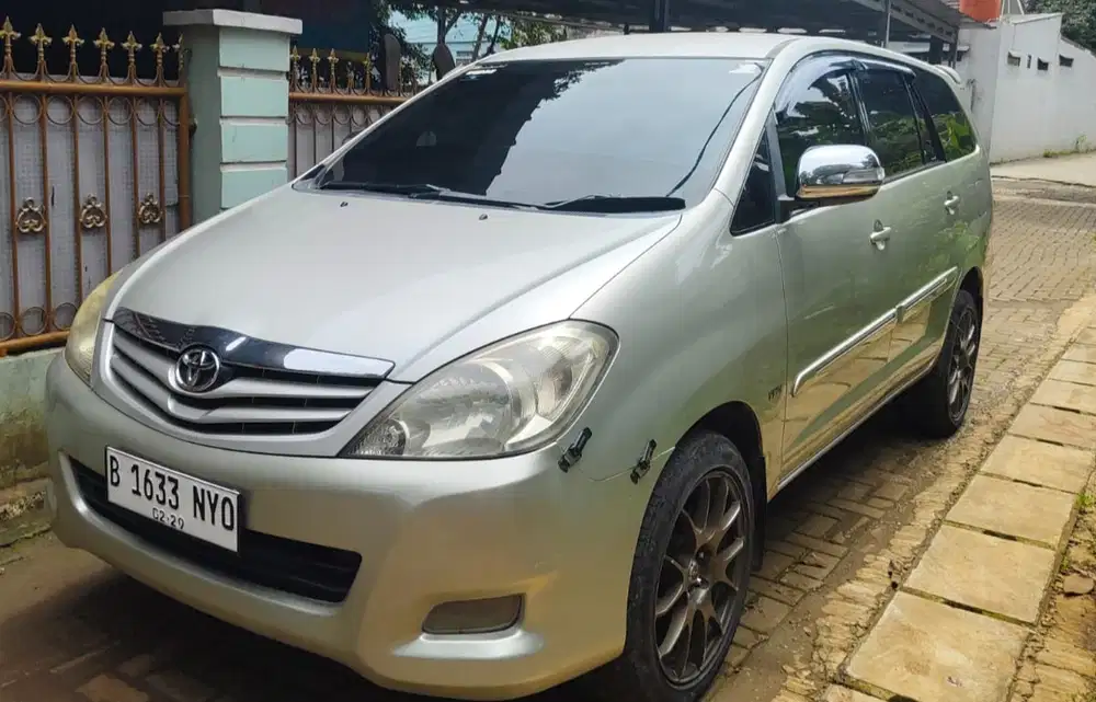 Toyota Kijang Innova 2010 Bensin