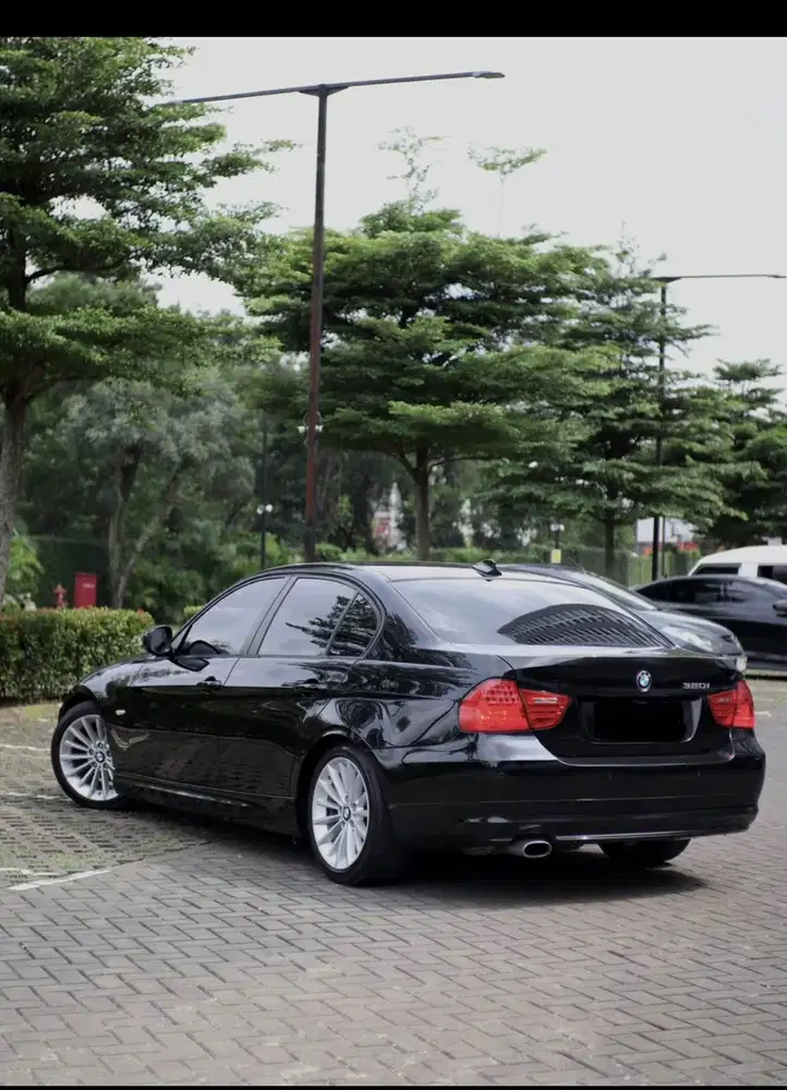 BMW 320i 2011 Bensin