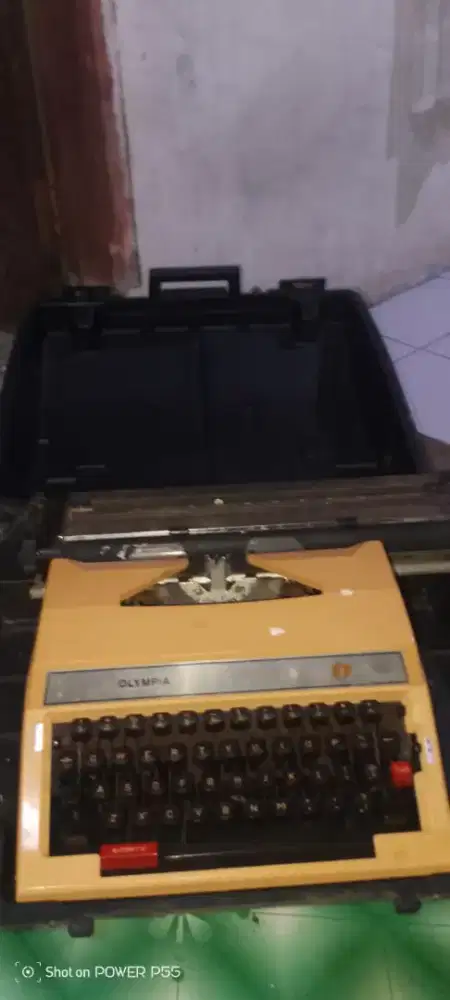 Mesin Tik jadul, masih bagus