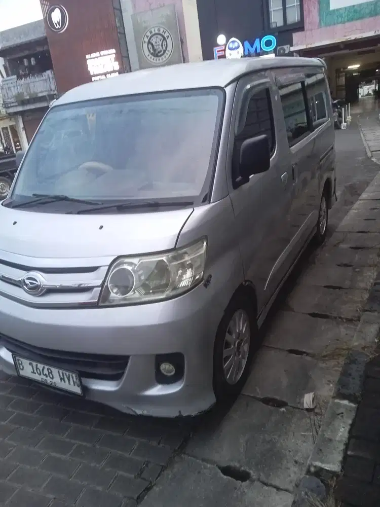 Daihatsu Luxio 2011 Bensin