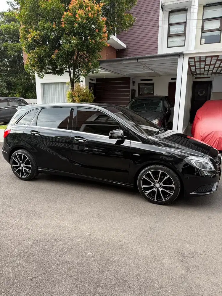 Jual mercedes b200 thn 2012