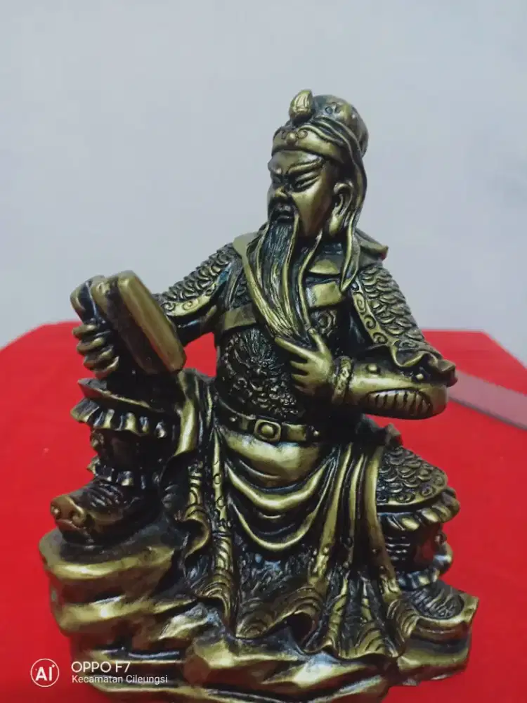 Pajangan Patung Dewa Kwan Kong Membaca Buku ( Sutra )