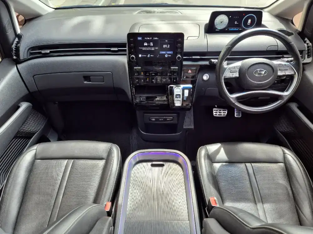 Hyundai Staria Signature 9 Seater 2024 Hitam KM Rendah Cash
