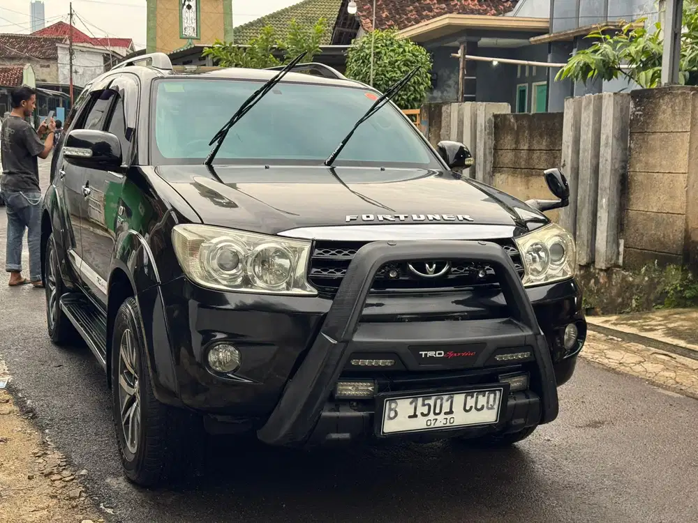 Toyota fortuner 2011 G 2.5 Diesel metik istimewa jual cepat yuk