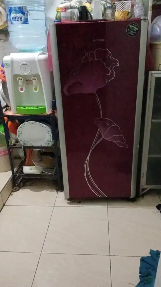 Kulkas 1 pintu merk POLYTRON