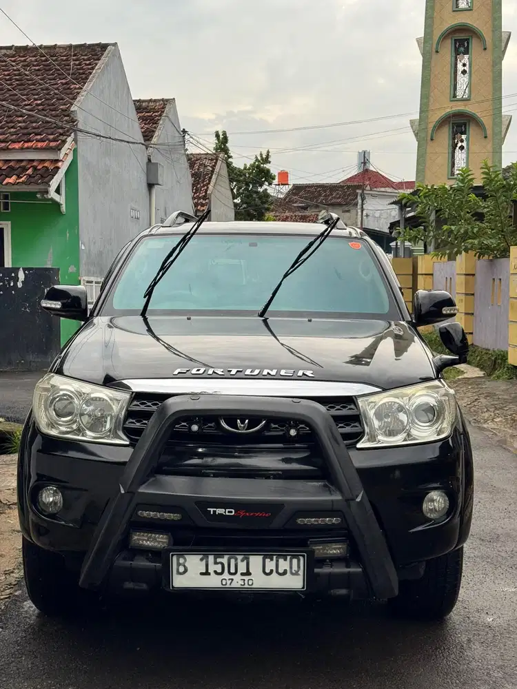 Toyota fortuner 2011 G 2.5 diesel metik istimewa jual cepat aja yuk