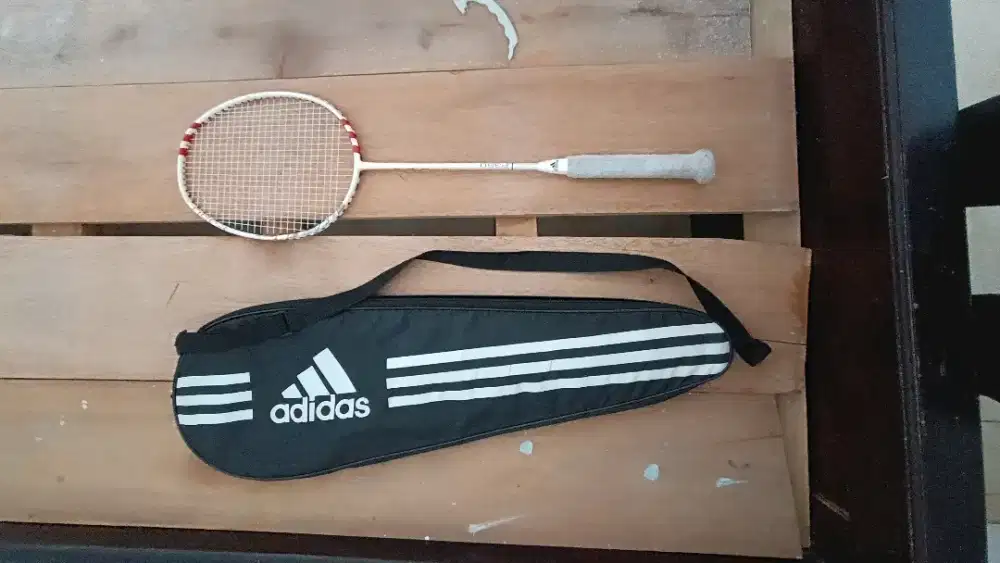 Dijual raket badminton kondisi 90 persen komplit ( 29 & 28 lbs)