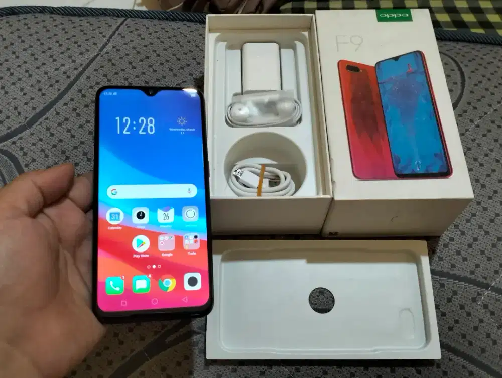 BUTUH UANG OPPO F9 RAM 6GB / 128GB 4G 6.3in Fingerprint Mulus Fullset