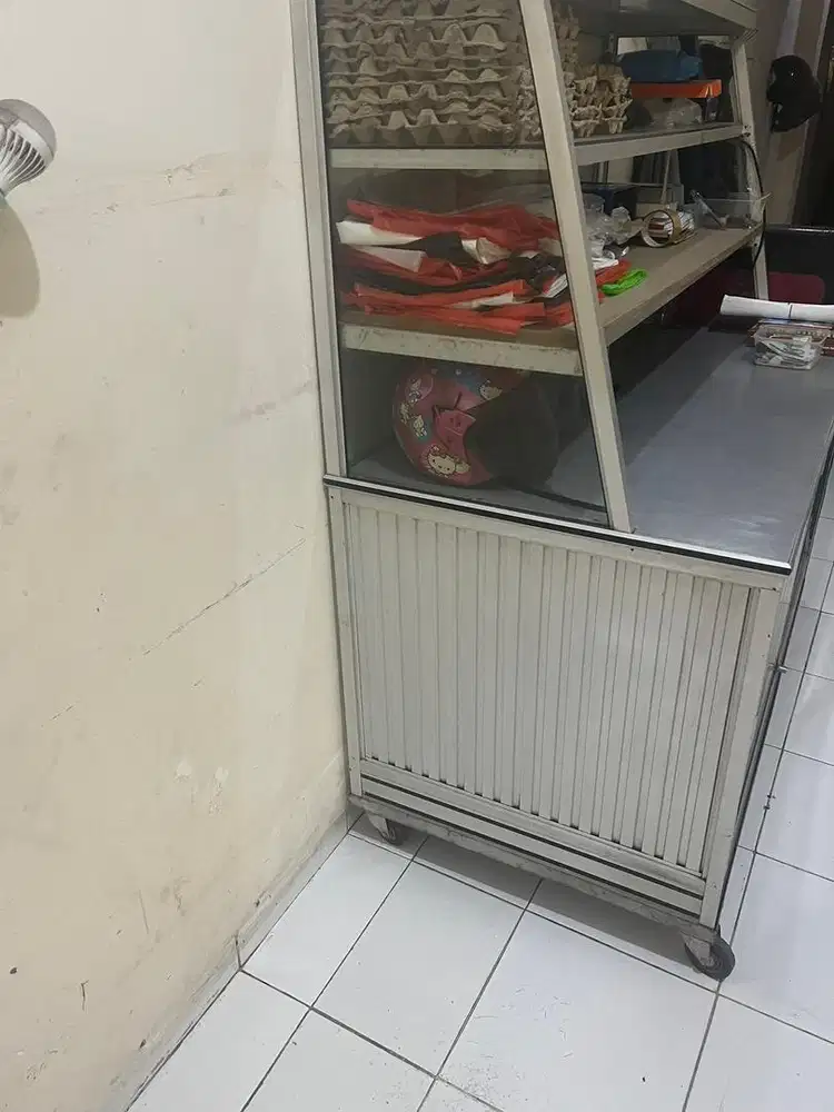 Lemari Etalase Jualan