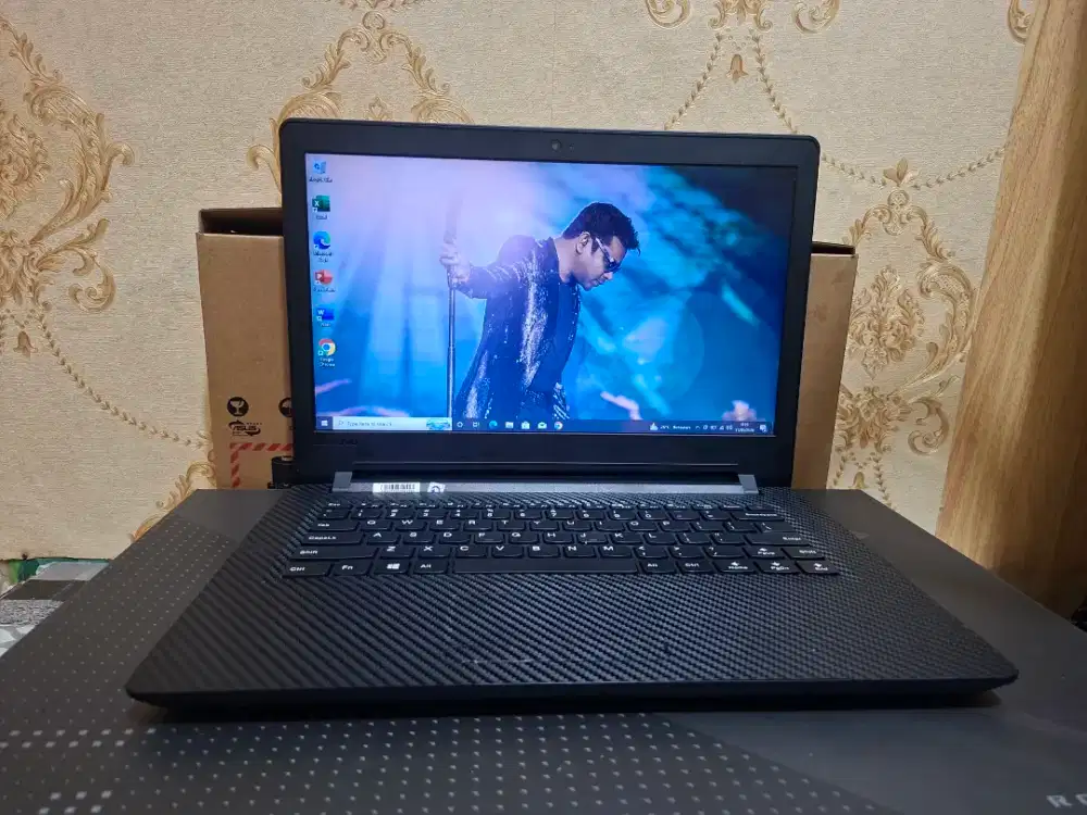 Lenovo Ideapad 110 Amd A9-9400 Ram 8gb Ssd 128gb masih bagus