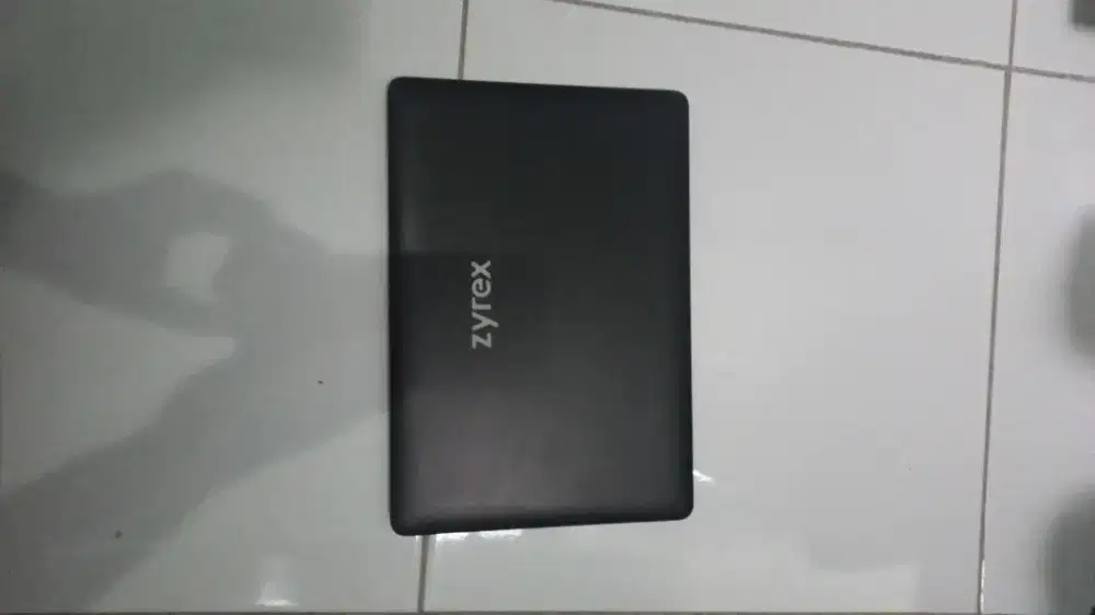 Laptop zyrex sky 232