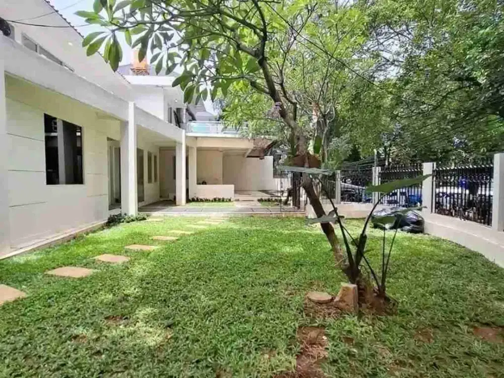 RUMAH SIAP HUNI DI KEBAYORAN BARU DEKAT SENAYAN CITY JAKARTA SELATAN