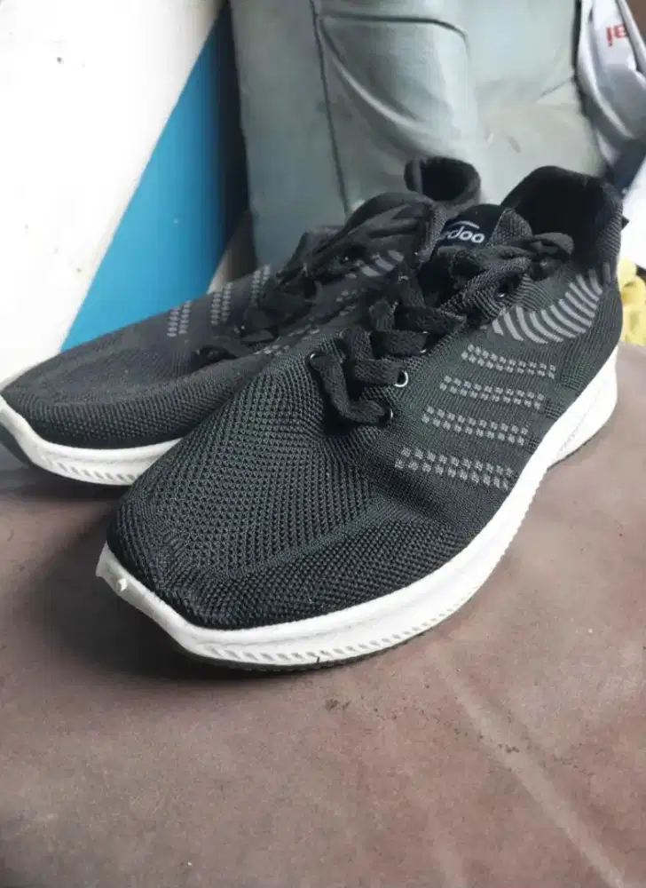 Sepatu Olahraga Lari Premium Bekas