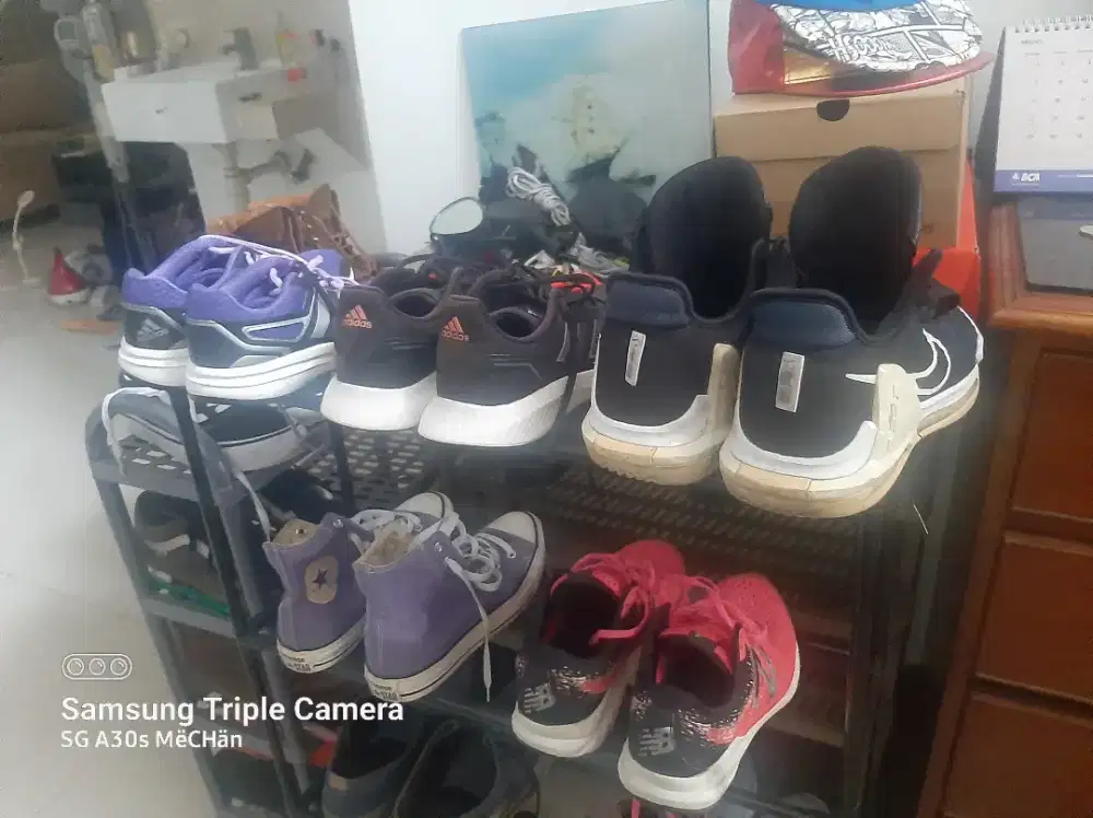 Sepatu Sepatu ///