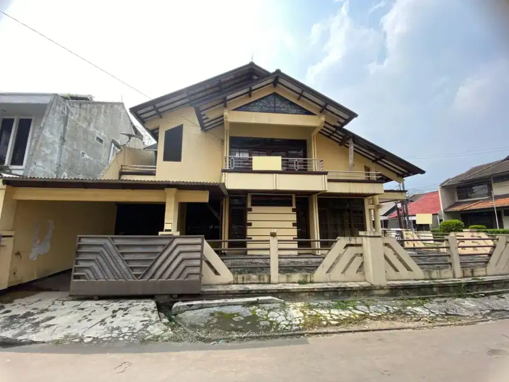 Dijual Rumah dengan Tanah Besar siap Pakai Lokasi di Komplek Muara Bandung