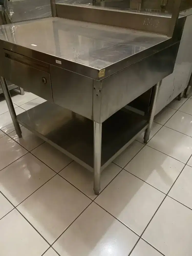 Best Deal Stainless Steel Meja Kasir 
P 89 cm x L 70 cm x T 78 cm