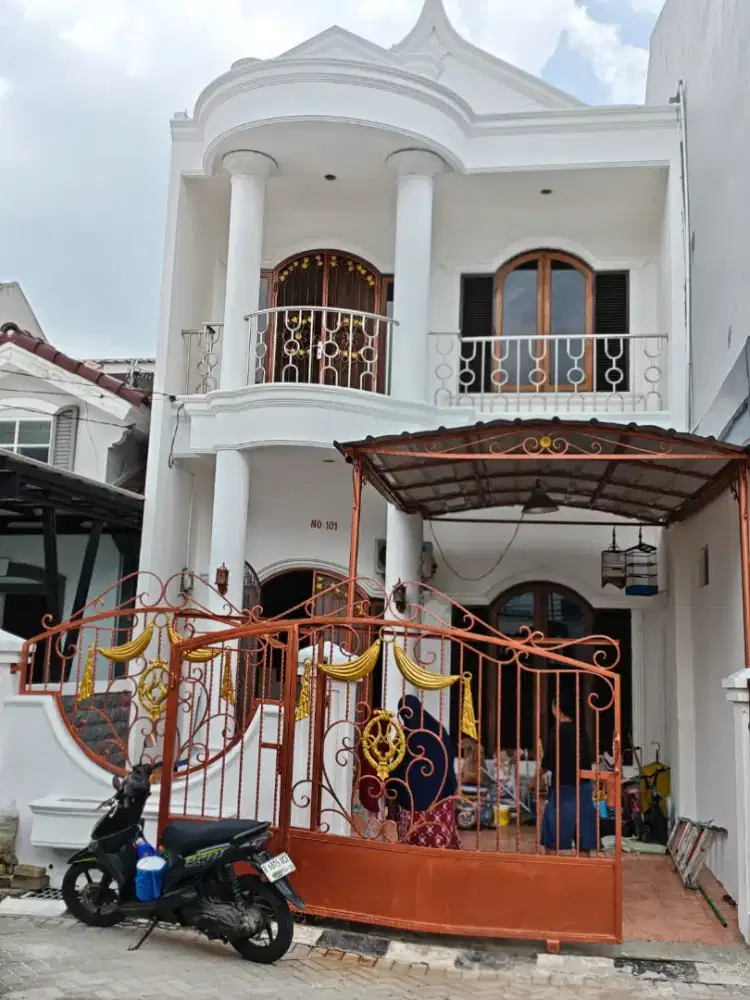 Disewakan rumah 2 lantai hunian nyaman posisi strategis