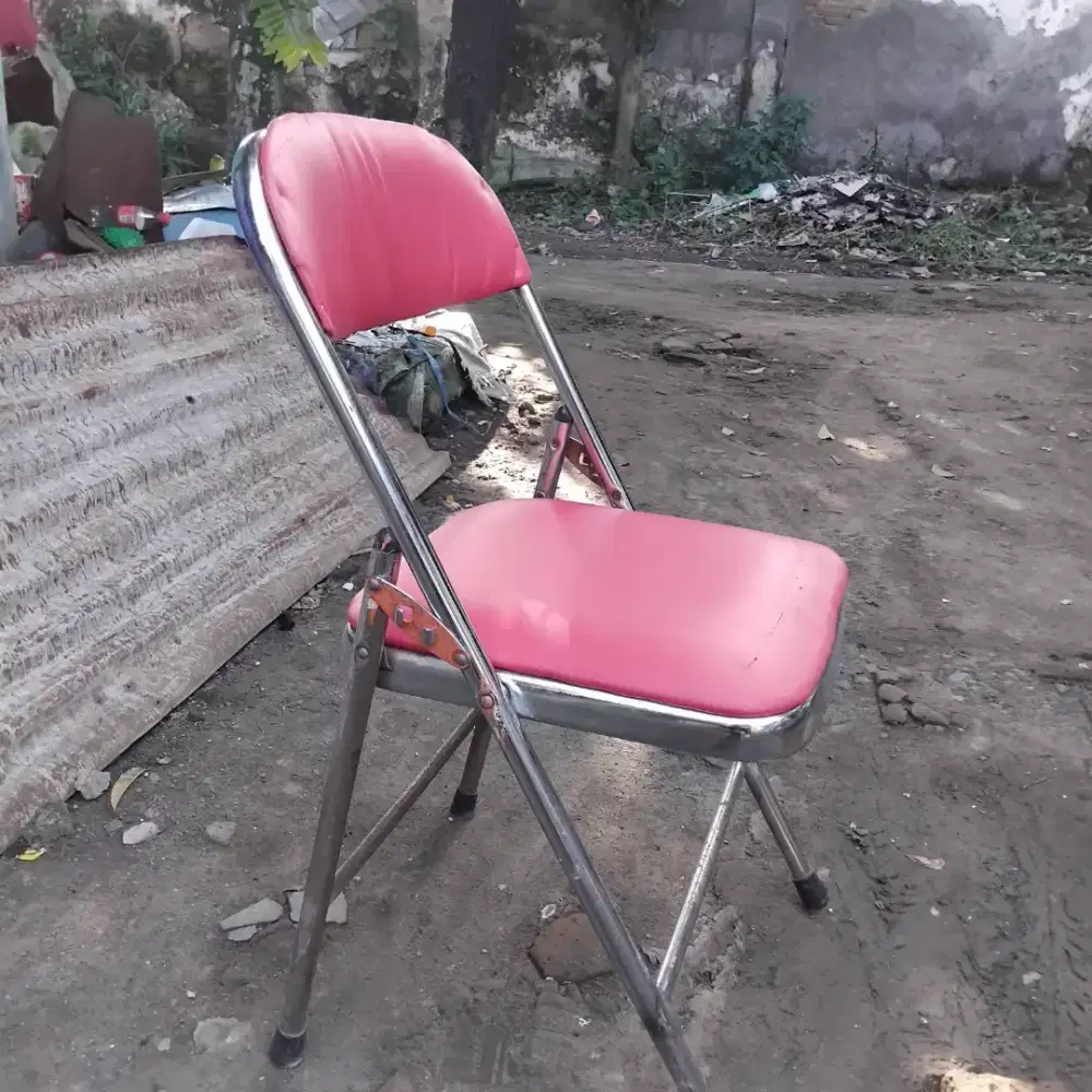 Kursi lipat krom 150 biji