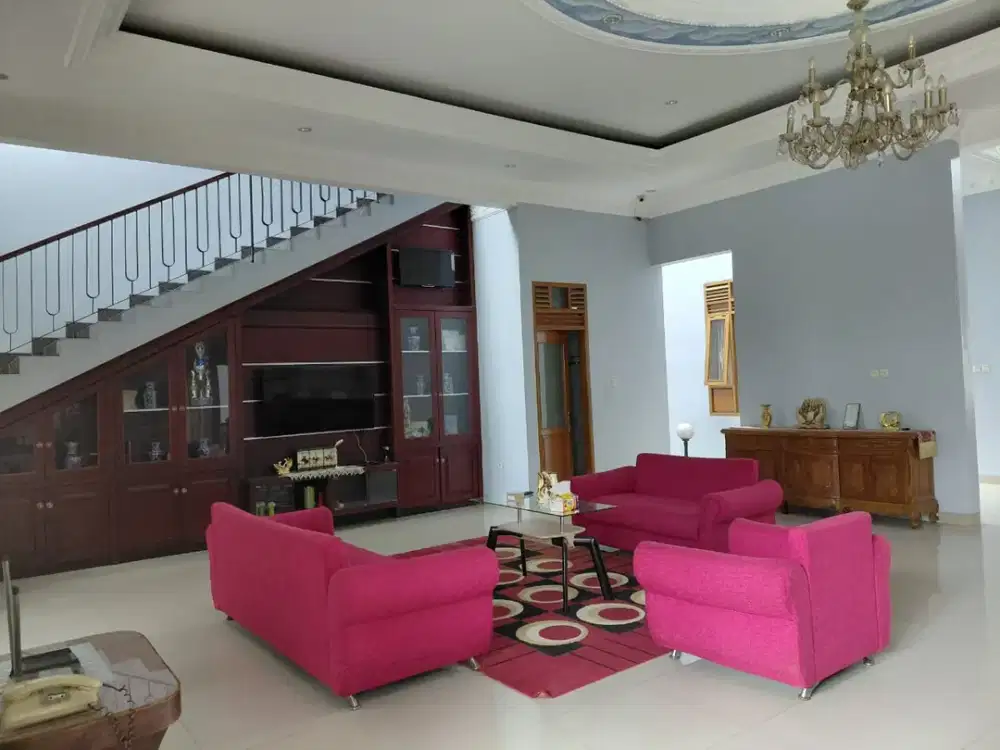 Dijual Rumah Mewah Siap Huni Full Furnished Lokasi Strategis di Sarijadi Bandung