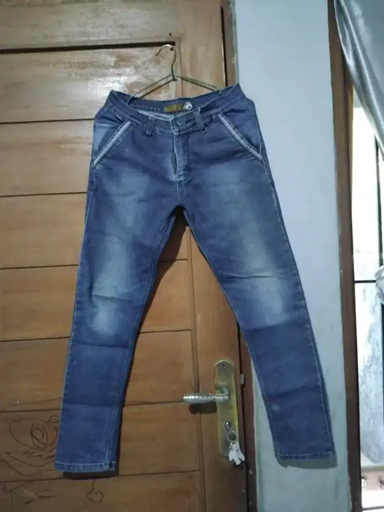 Levis laki2 ukuran 29-30