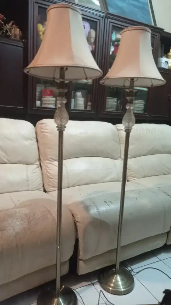DIJUAL SEPASANG LAMPU UNTUK RUANGAN
