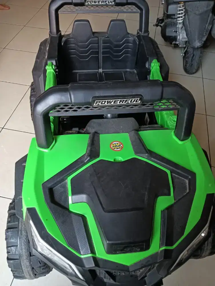 Mobil mainan anak tenaga Aki