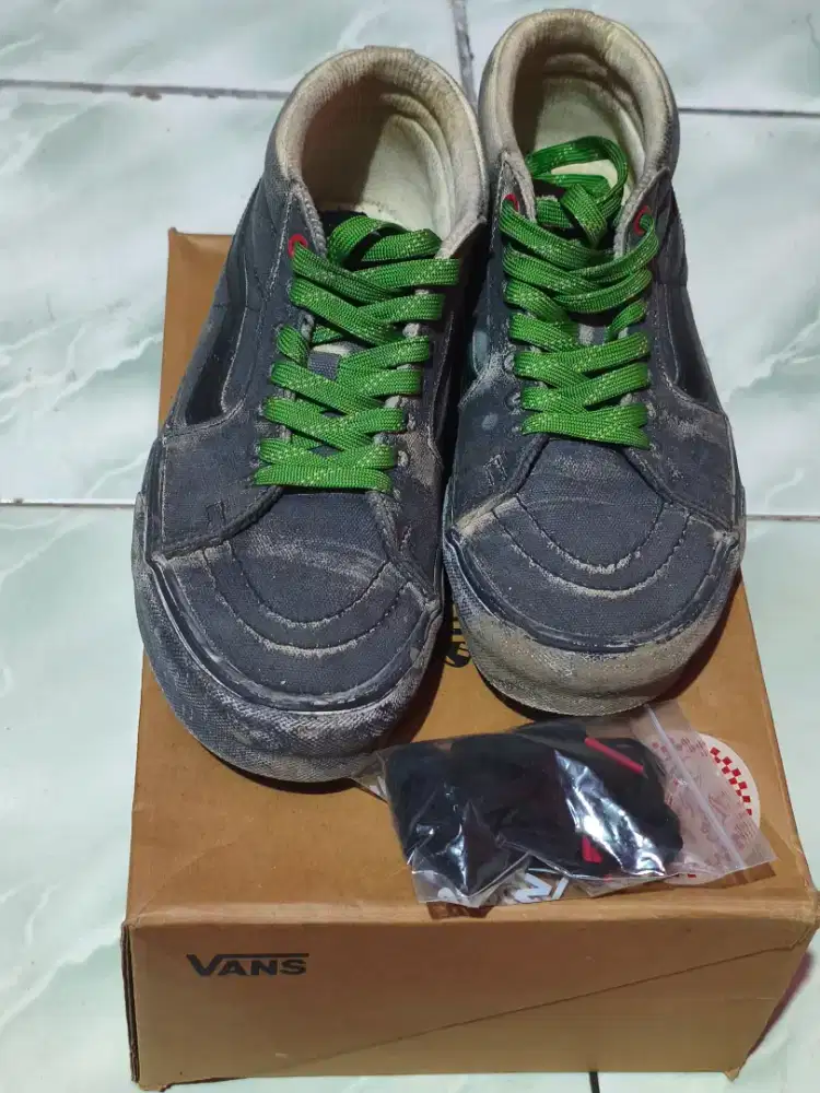 Sepatu Vans Black Stinky Tofu Sk8-Mid