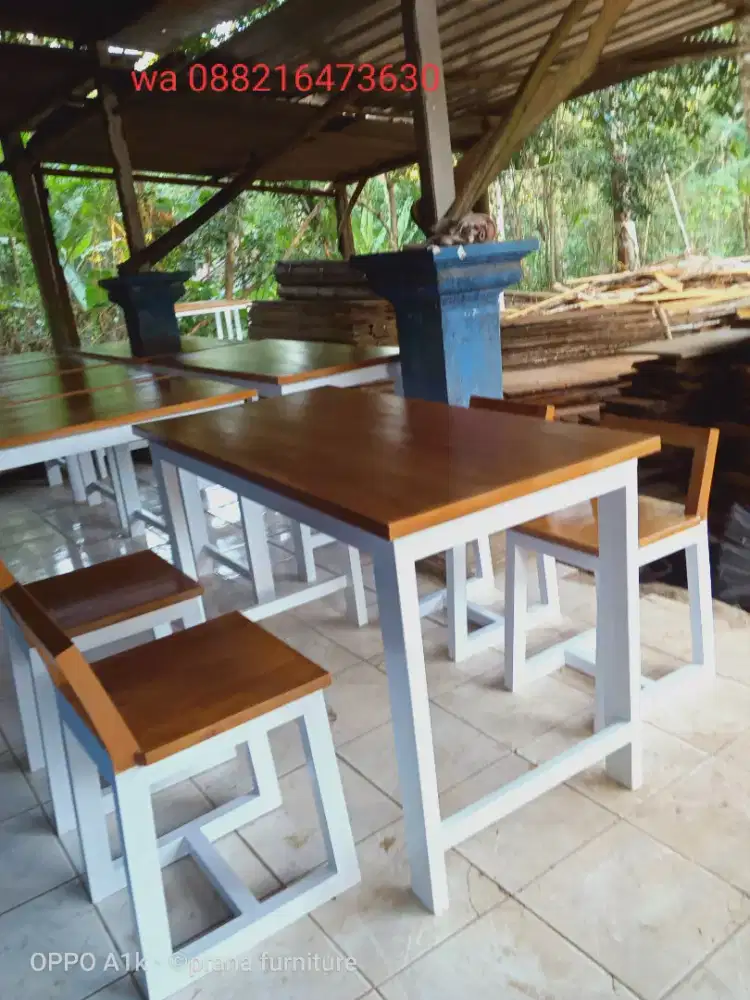 Meja kursi cafe dan makan minimalis