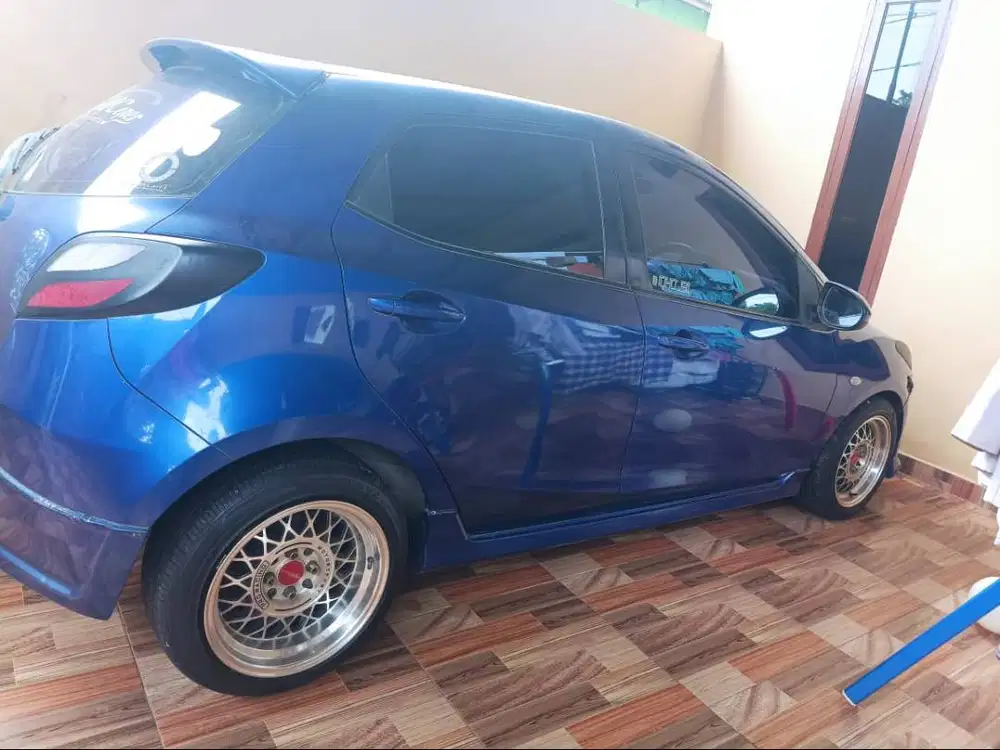 Dijual mobil Mazda 2 tahun 2011