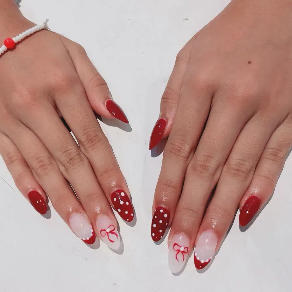 Di cari nails-eyelashes technicion