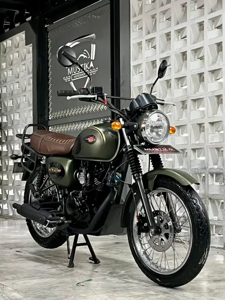 KAWASAKI W175 SE 2022 - Chintia Mustika