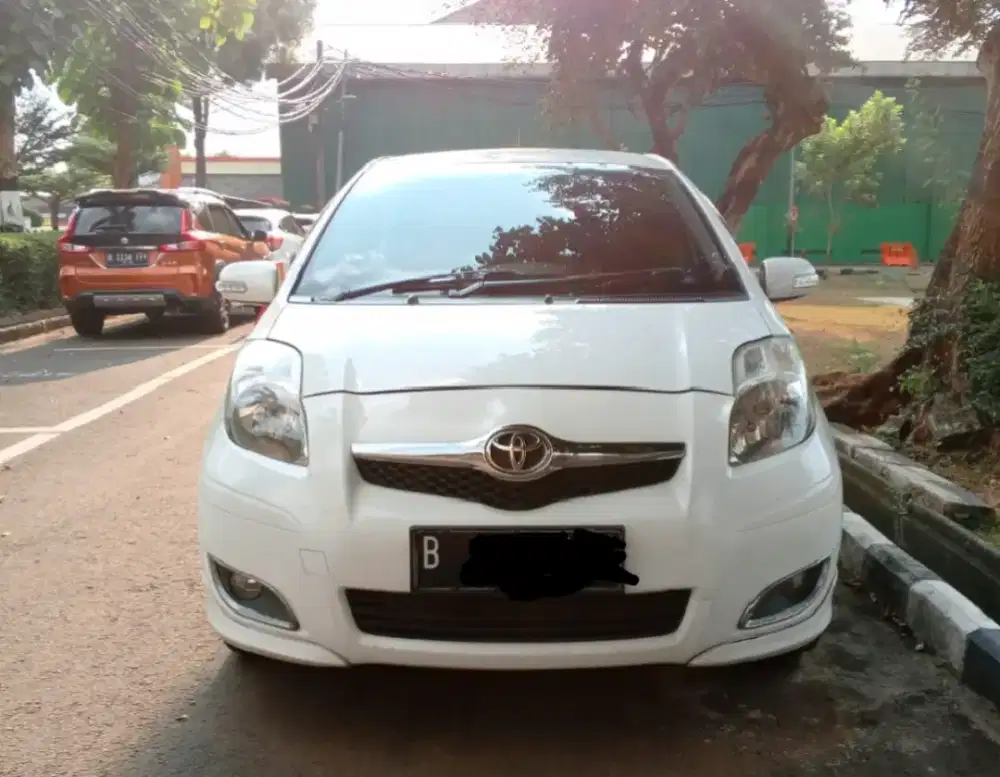 Jual Yaris E matic 2011